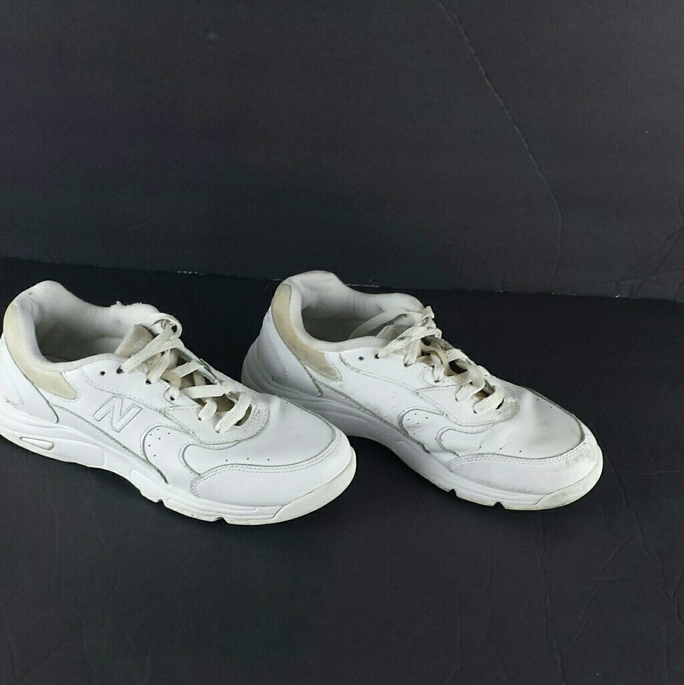New Balance Women's Walling Shoes Sz 8.5 - Picture 2 of 6